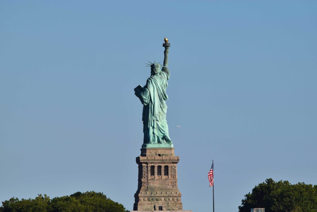 statue_of_liberty_backside_manhattan_new_york