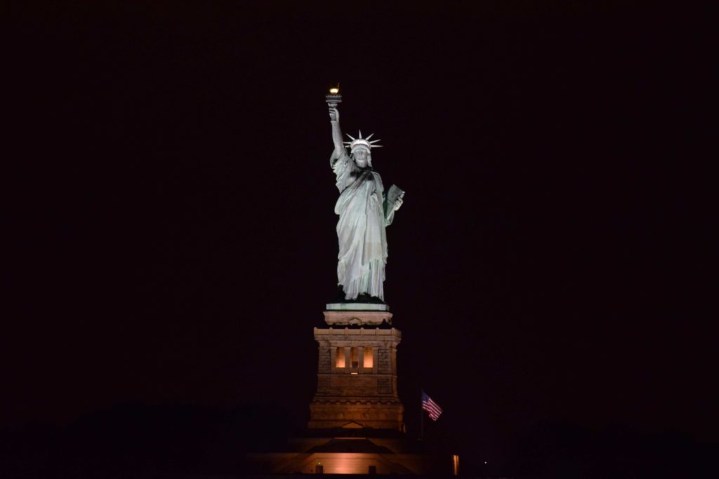 statue_of_liberty_night_manhattan_new_york